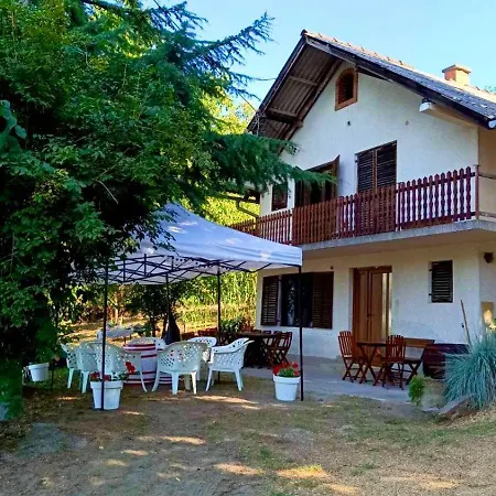 Holiday home Vikendica Za Odmor Zora Otroci