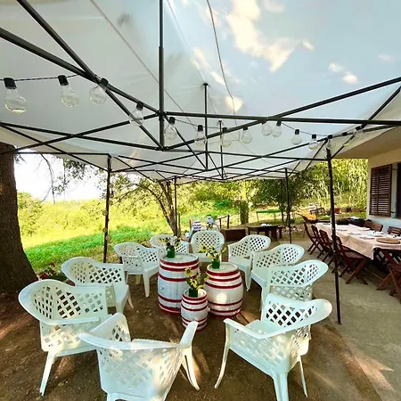 Holiday home Vikendica Za Odmor Zora *
